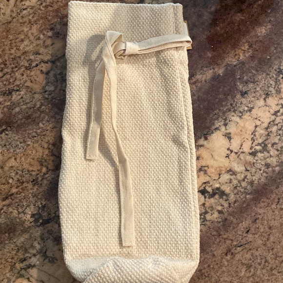 Mud Pie Burlap Wine Tote w/ attached matching cream tie wrap, GOOD company, NWT - Picture 4 of 10